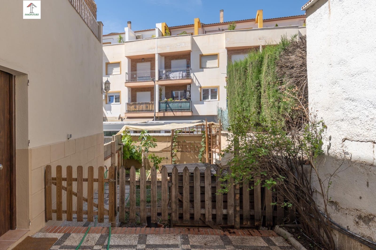 5 bedroom Villa for sale in Gojar with pool garage - € 349,000 (Ref: 9829041)