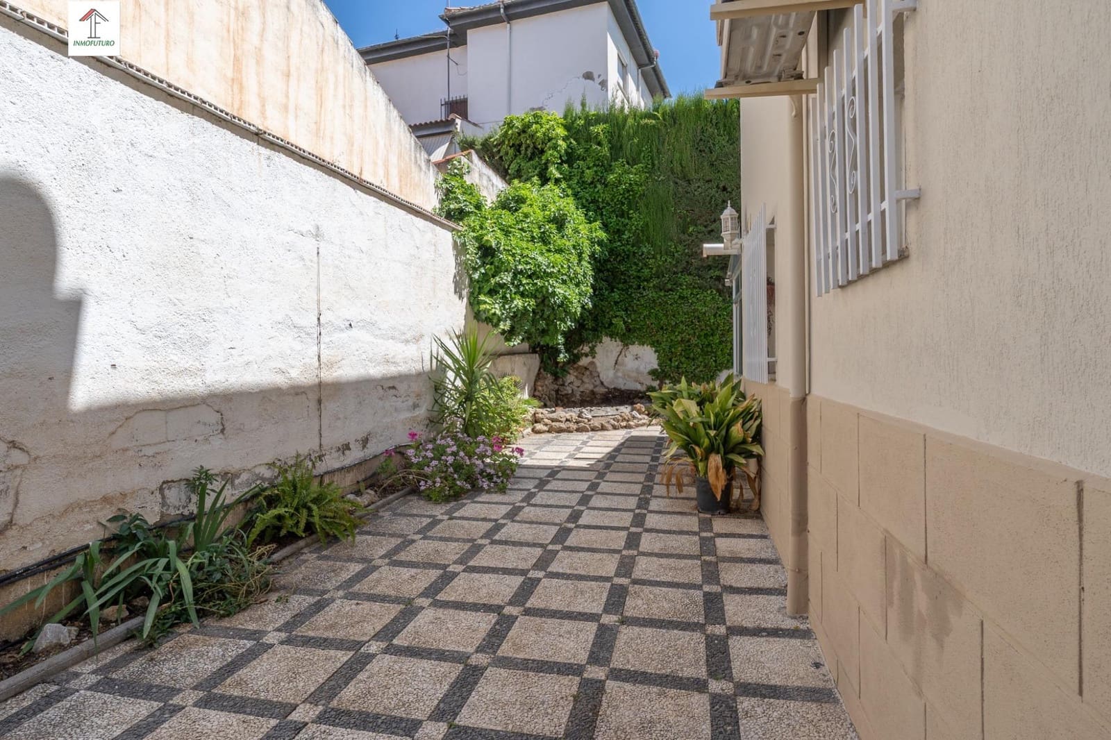 5 bedroom Villa for sale in Gojar with pool garage - € 349,000 (Ref: 9829041)