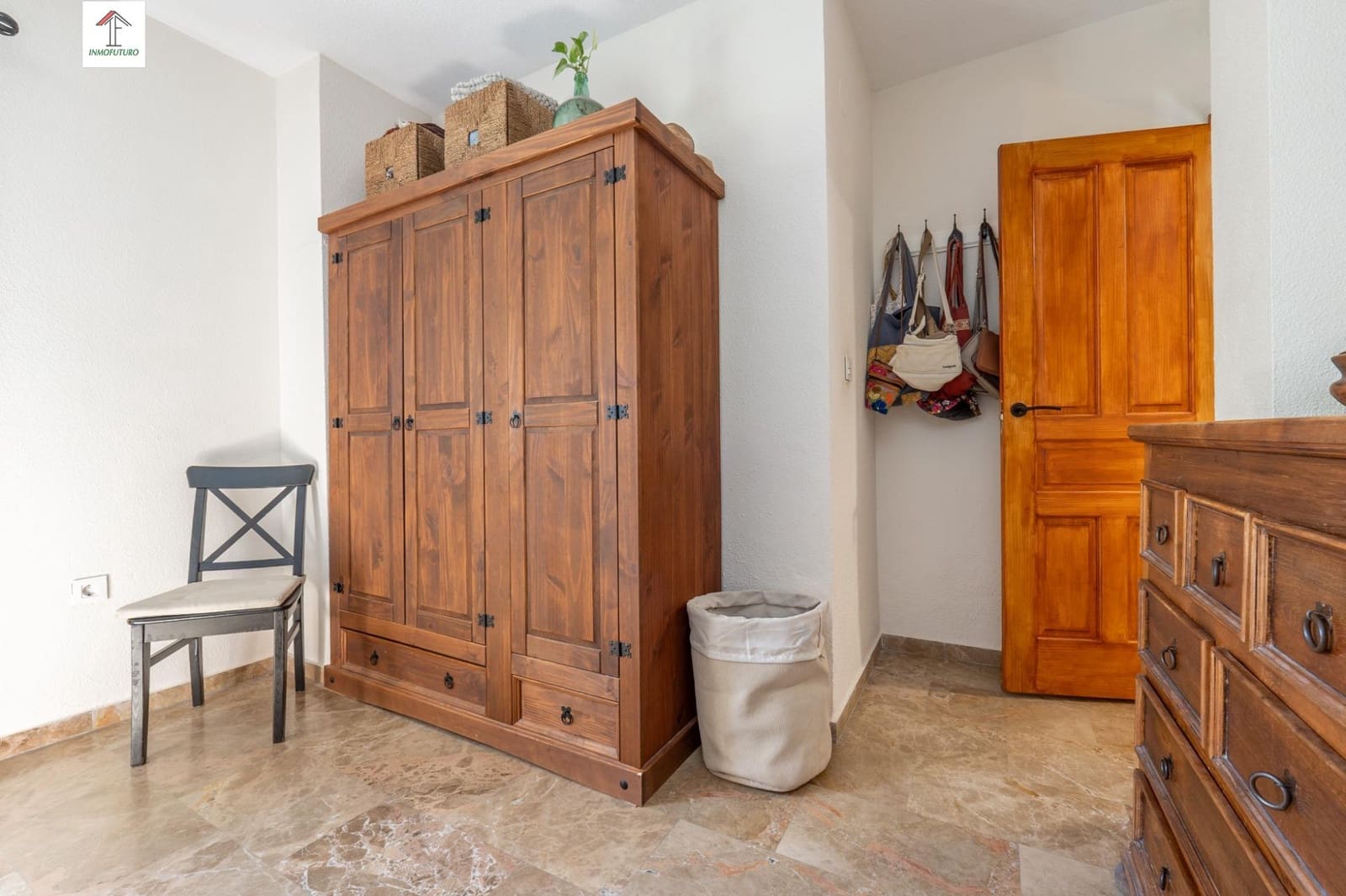 5 bedroom Villa for sale in Gojar with pool garage - € 349,000 (Ref: 9829041)