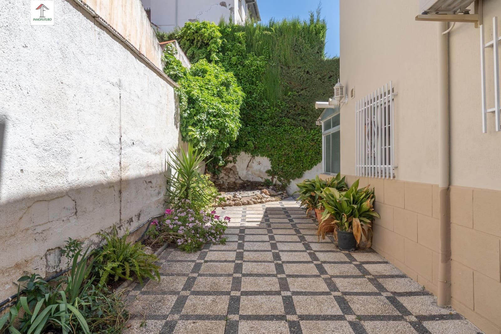 5 bedroom Villa for sale in Gojar with pool garage - € 349,000 (Ref: 9829041)