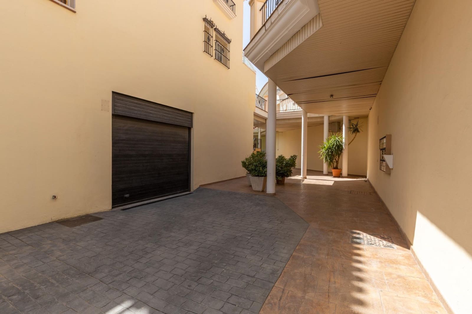 4 bedroom Terraced Villa for sale in Granada city with pool garage - € 435,000 (Ref: 9836625)