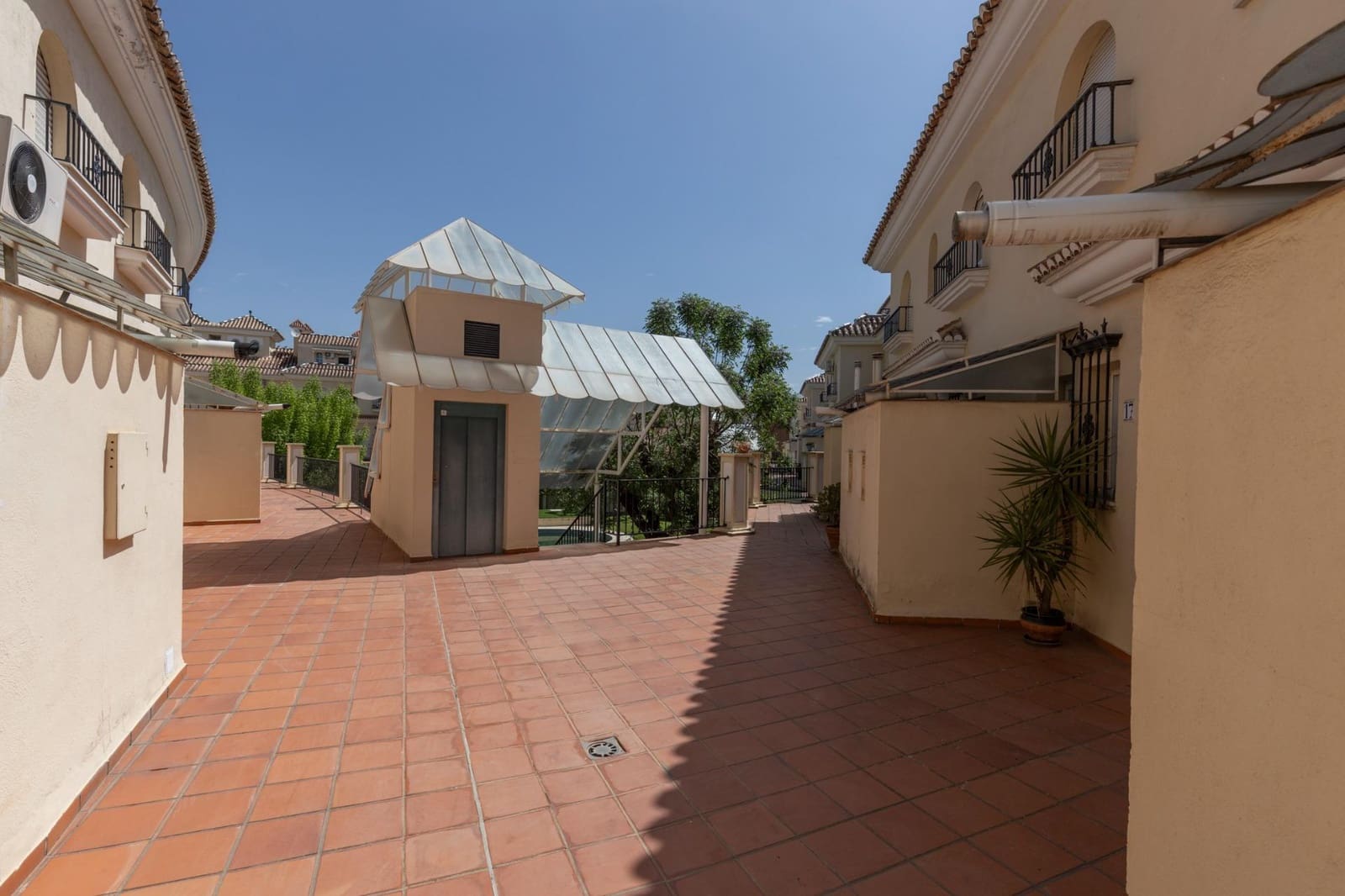 4 bedroom Terraced Villa for sale in Granada city with pool garage - € 435,000 (Ref: 9836625)