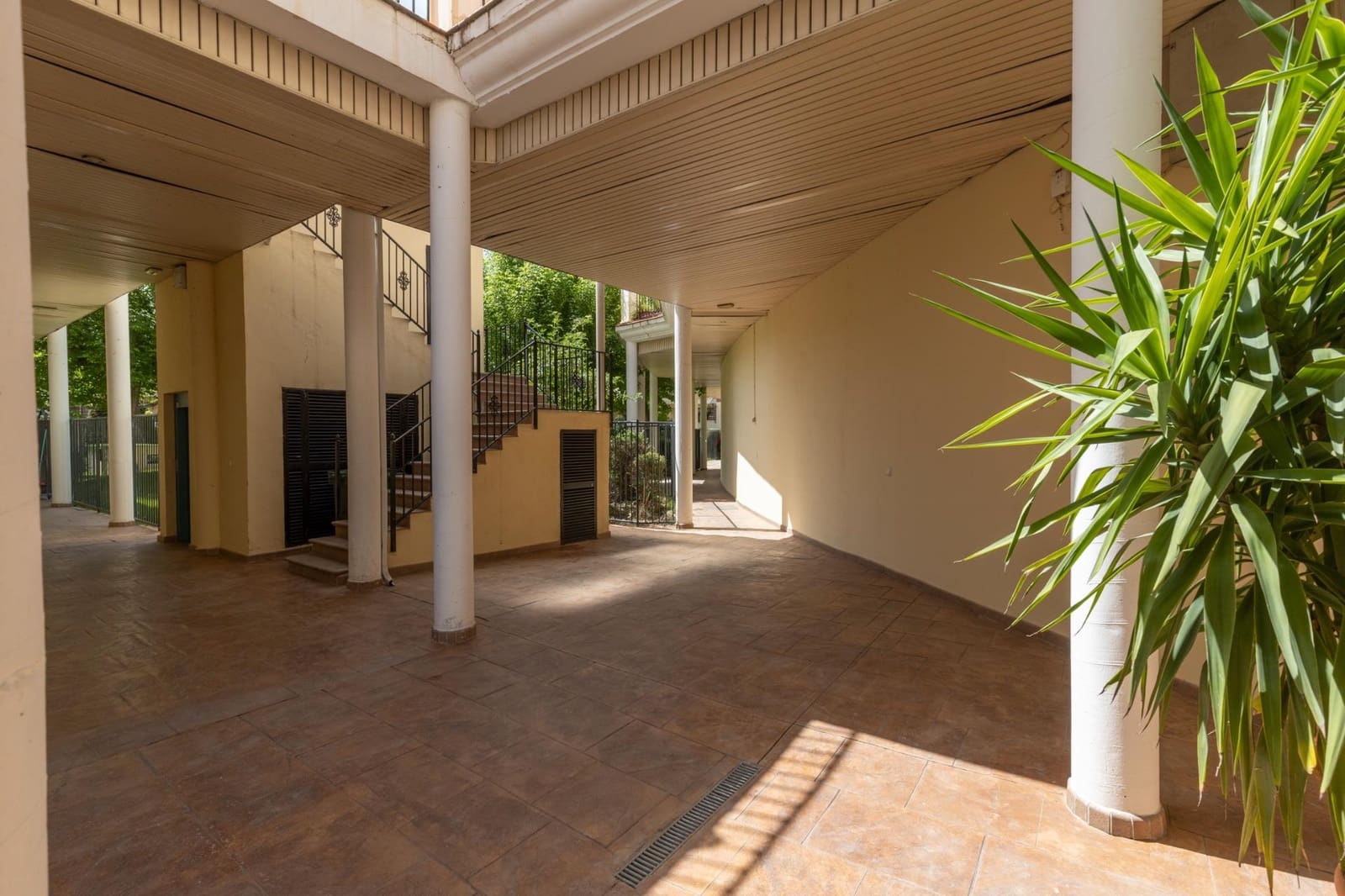 4 bedroom Terraced Villa for sale in Granada city with pool garage - € 435,000 (Ref: 9836625)