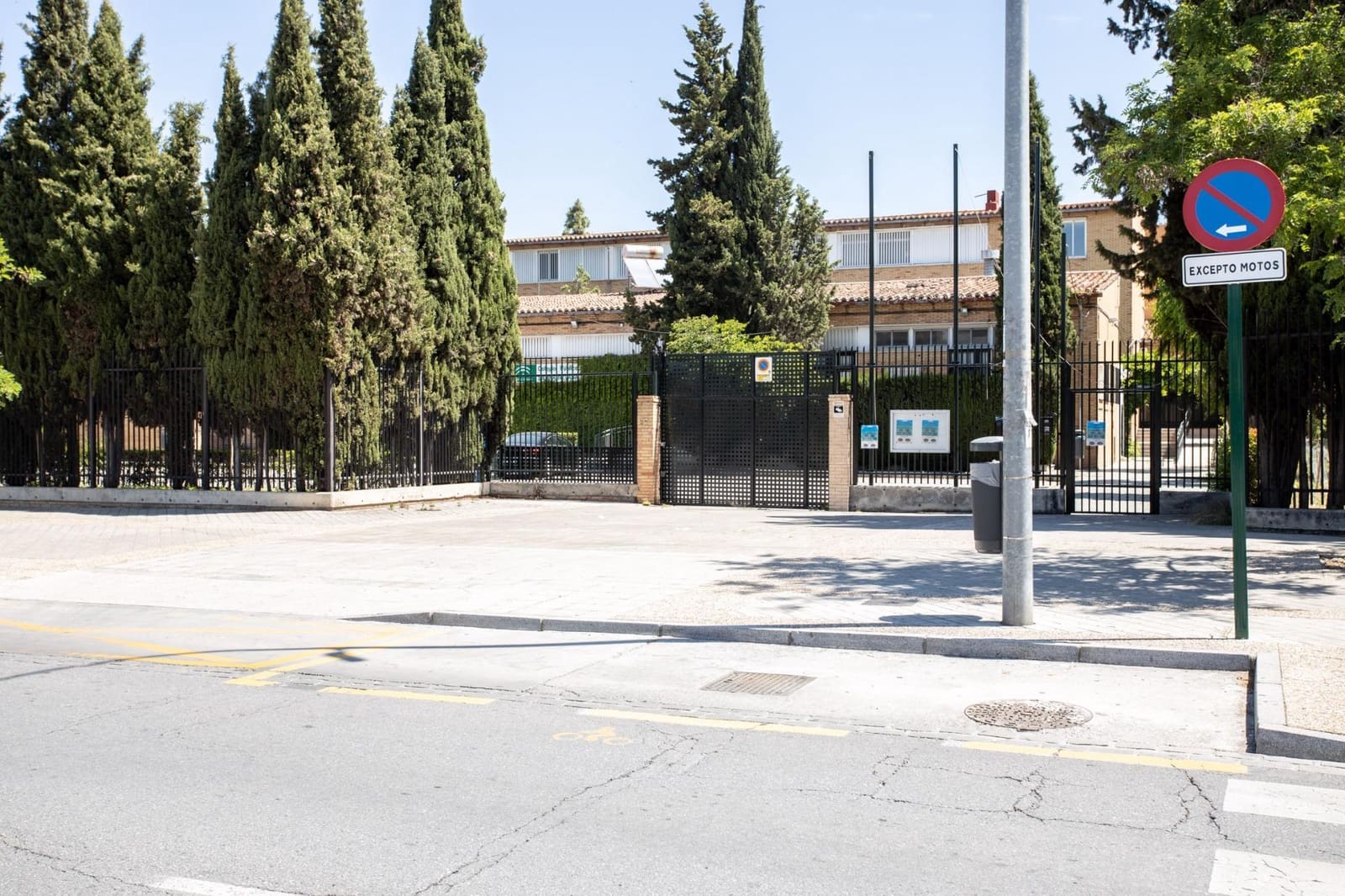 4 bedroom Terraced Villa for sale in Granada city with pool garage - € 435,000 (Ref: 9836625)