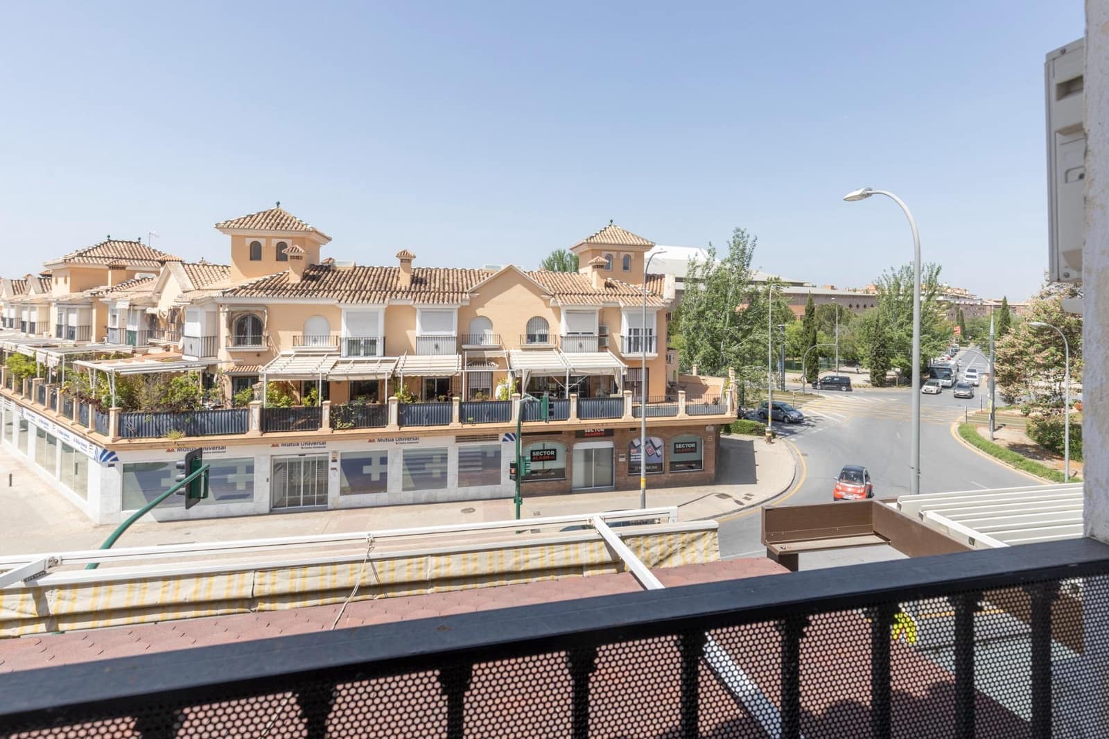 4 bedroom Terraced Villa for sale in Granada city with pool garage - € 435,000 (Ref: 9836625)