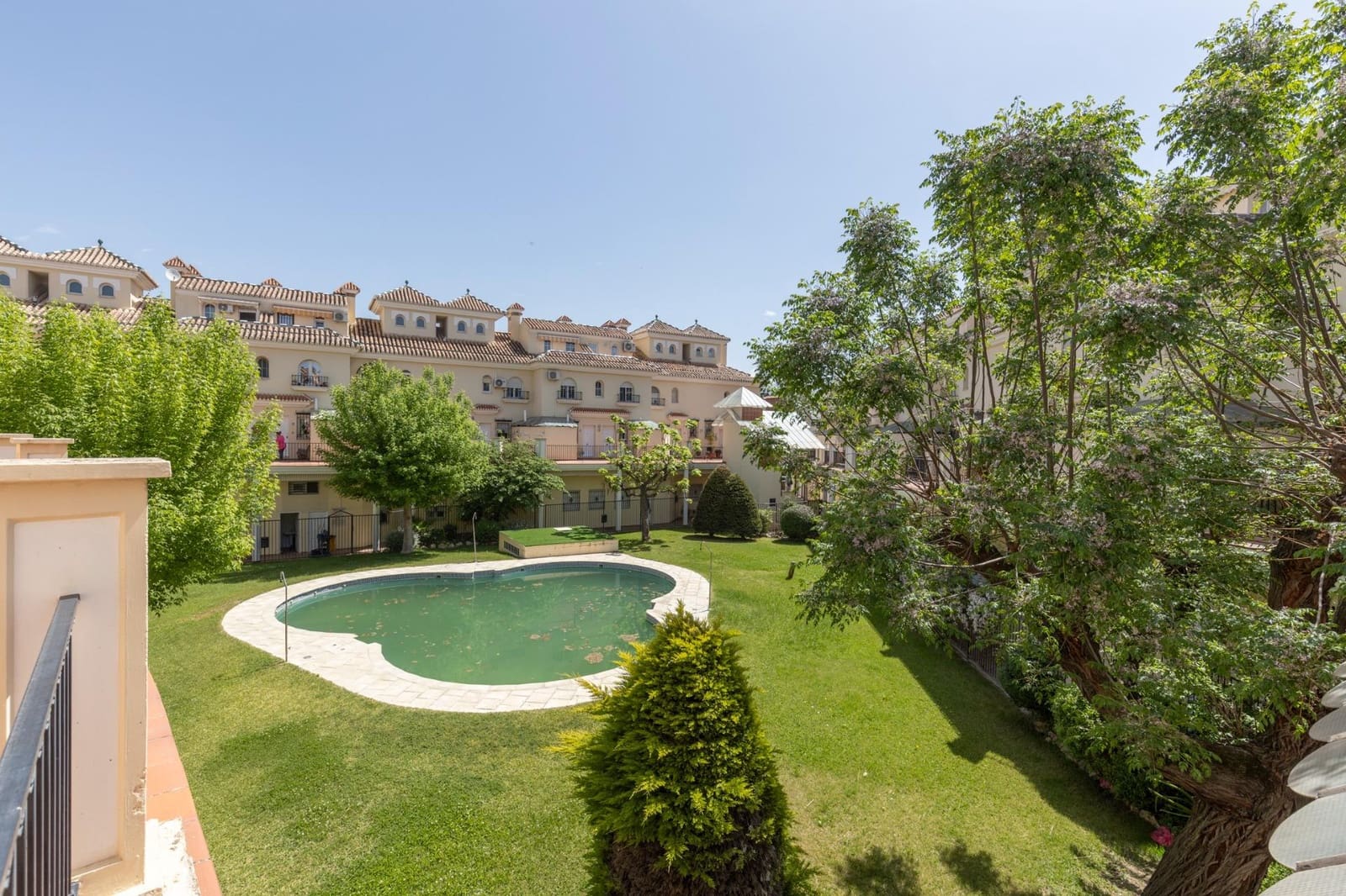 4 bedroom Terraced Villa for sale in Granada city with pool garage - € 435,000 (Ref: 9836625)