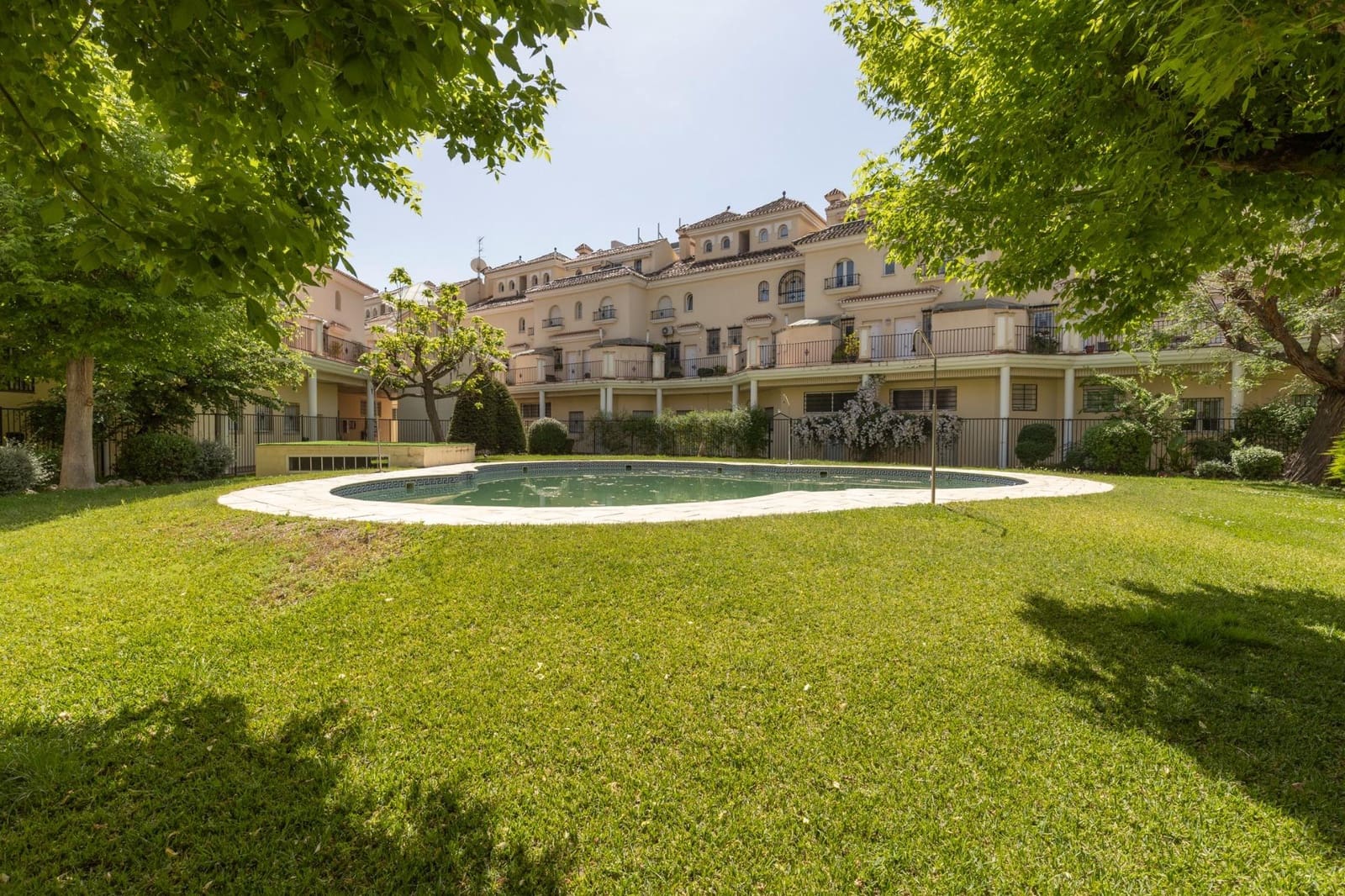4 bedroom Terraced Villa for sale in Granada city with pool garage - € 435,000 (Ref: 9836625)