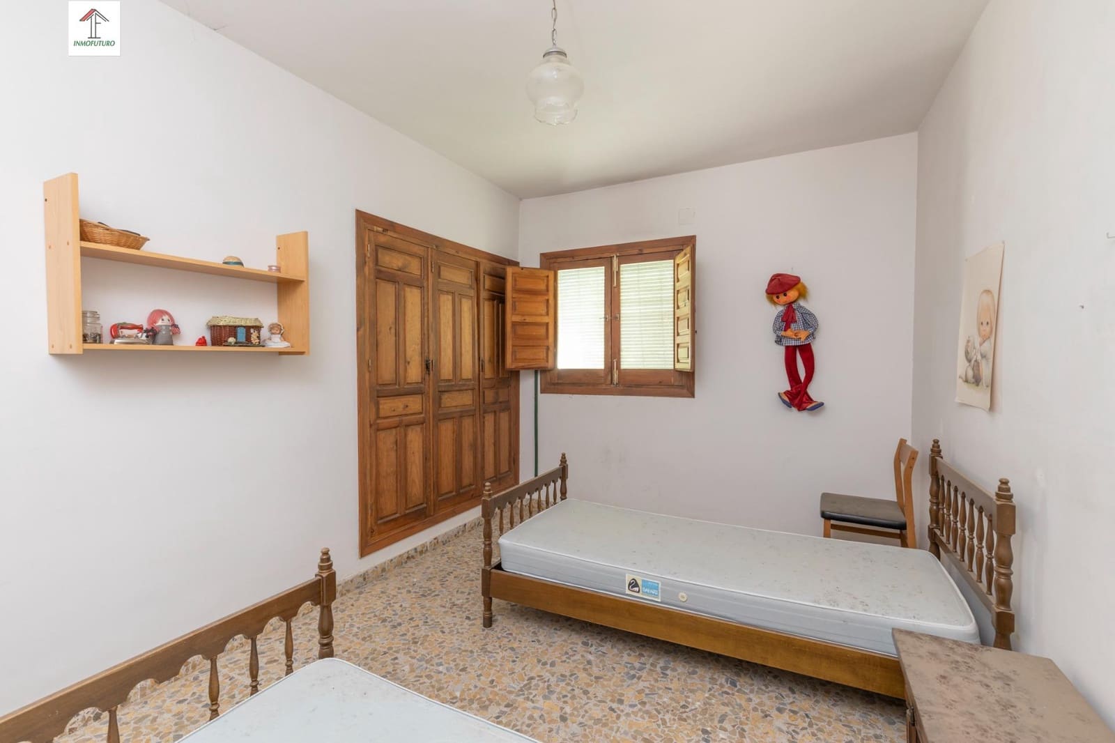 5 bedroom Villa for sale in Cajar with pool garage - € 320,000 (Ref: 9843347)
