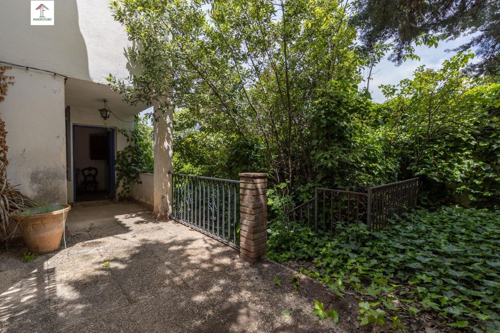 5 bedroom Villa for sale in Cajar with pool garage - € 320,000 (Ref: 9843347)