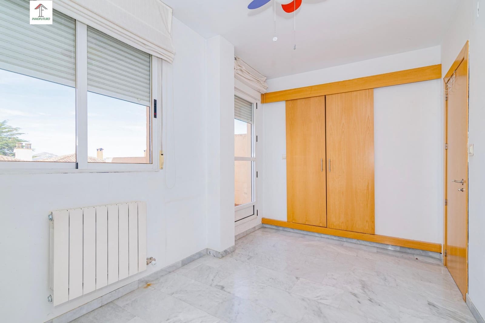 2 soveværelse Rækkehus til salg i Ogijares med garage - € 248.000 (Ref: 9849298)