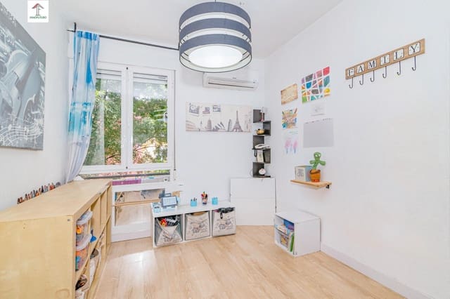 3 soveværelse Lejlighed til salg i Poligono Cartuja - La Paz, Granada by - € 124.500 (Ref: 9866949)