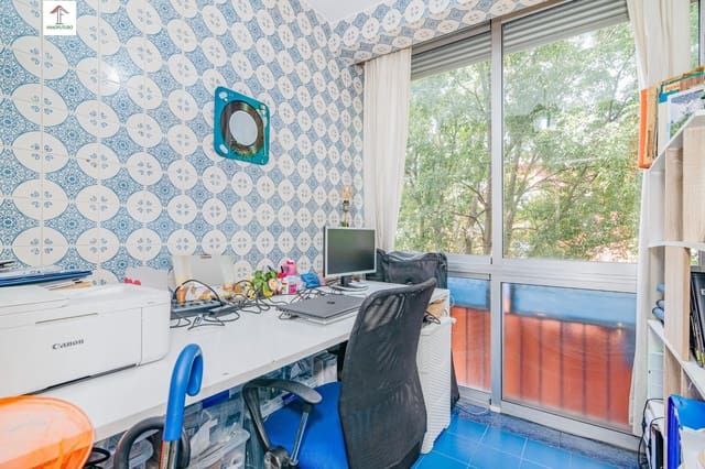 3 soveværelse Lejlighed til salg i Poligono Cartuja - La Paz, Granada by - € 124.500 (Ref: 9866949)