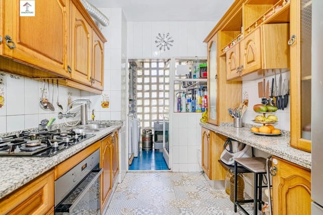 3 soveværelse Lejlighed til salg i Poligono Cartuja - La Paz, Granada by - € 124.500 (Ref: 9866949)