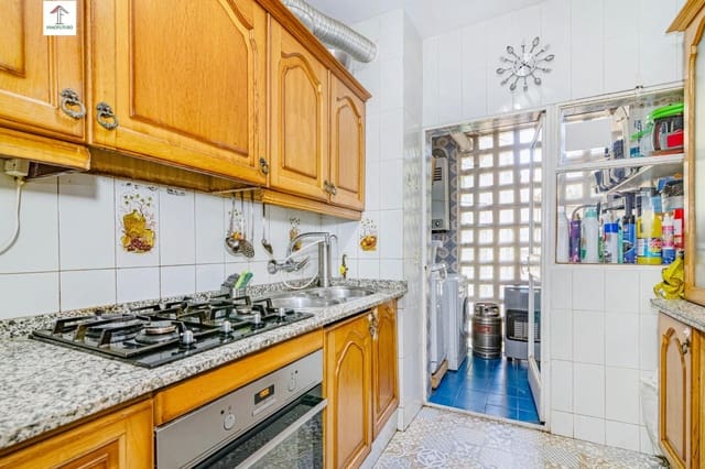 3 soveværelse Lejlighed til salg i Poligono Cartuja - La Paz, Granada by - € 124.500 (Ref: 9866949)