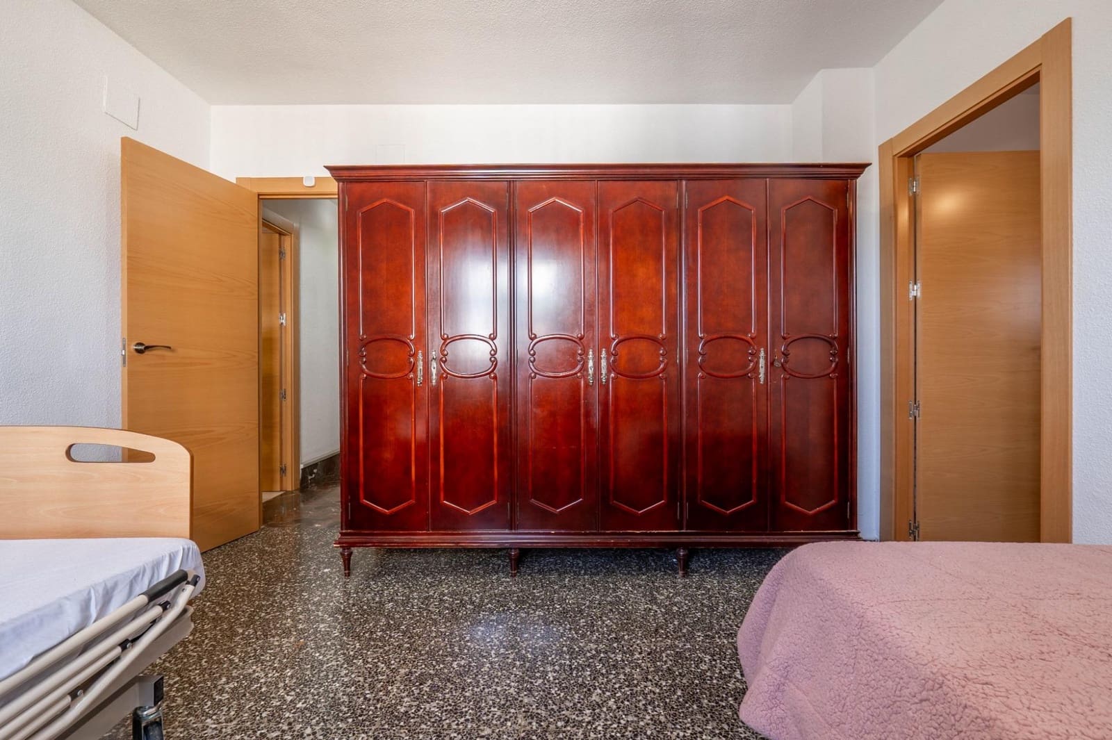 6 soverom Villa til salgs i Otura med svømmebasseng garasje - € 399 000 (Ref: 9868539)
