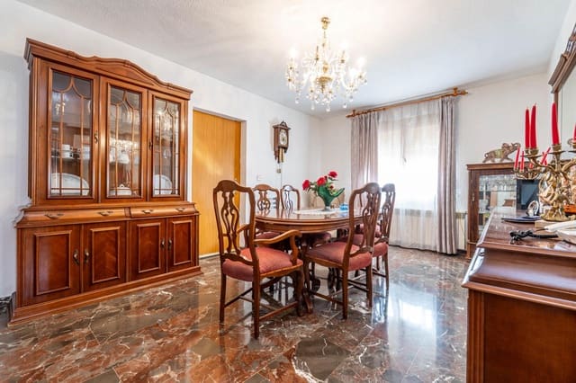 Chalet de 6 habitaciones en Otura en venta con piscina garaje - 399.000 € (Ref: 9868539)