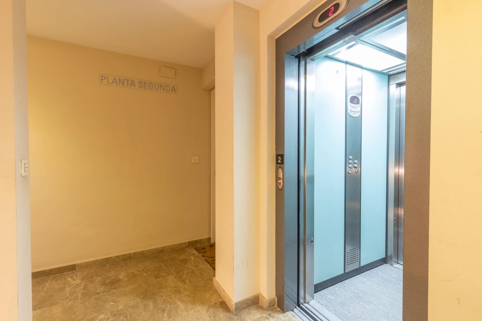 2 slaapkamer Penthouse te koop in Las Gabias - € 176.000 (Ref: 9868541)