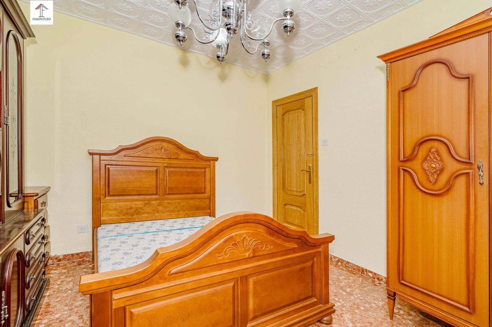 3 bedroom Townhouse for sale in Granada city with garage - € 198,000 (Ref: 9873439)