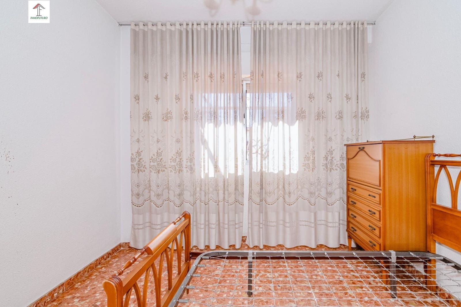 3 bedroom Townhouse for sale in Granada city with garage - € 198,000 (Ref: 9873439)