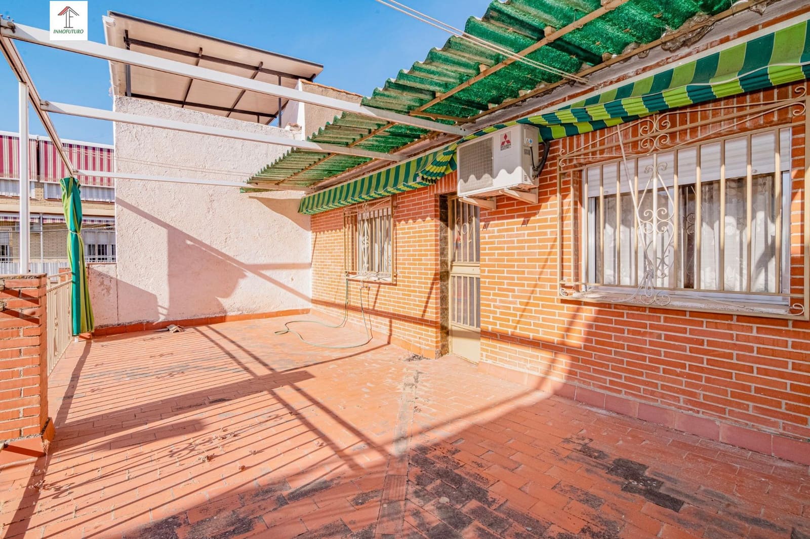 3 bedroom Townhouse for sale in Granada city with garage - € 198,000 (Ref: 9873439)