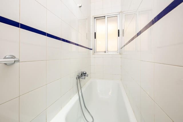 3 bedroom Flat for sale in Camino de Ronda - Rosaleda, Granada city - € 229,000 (Ref: 9892277)
