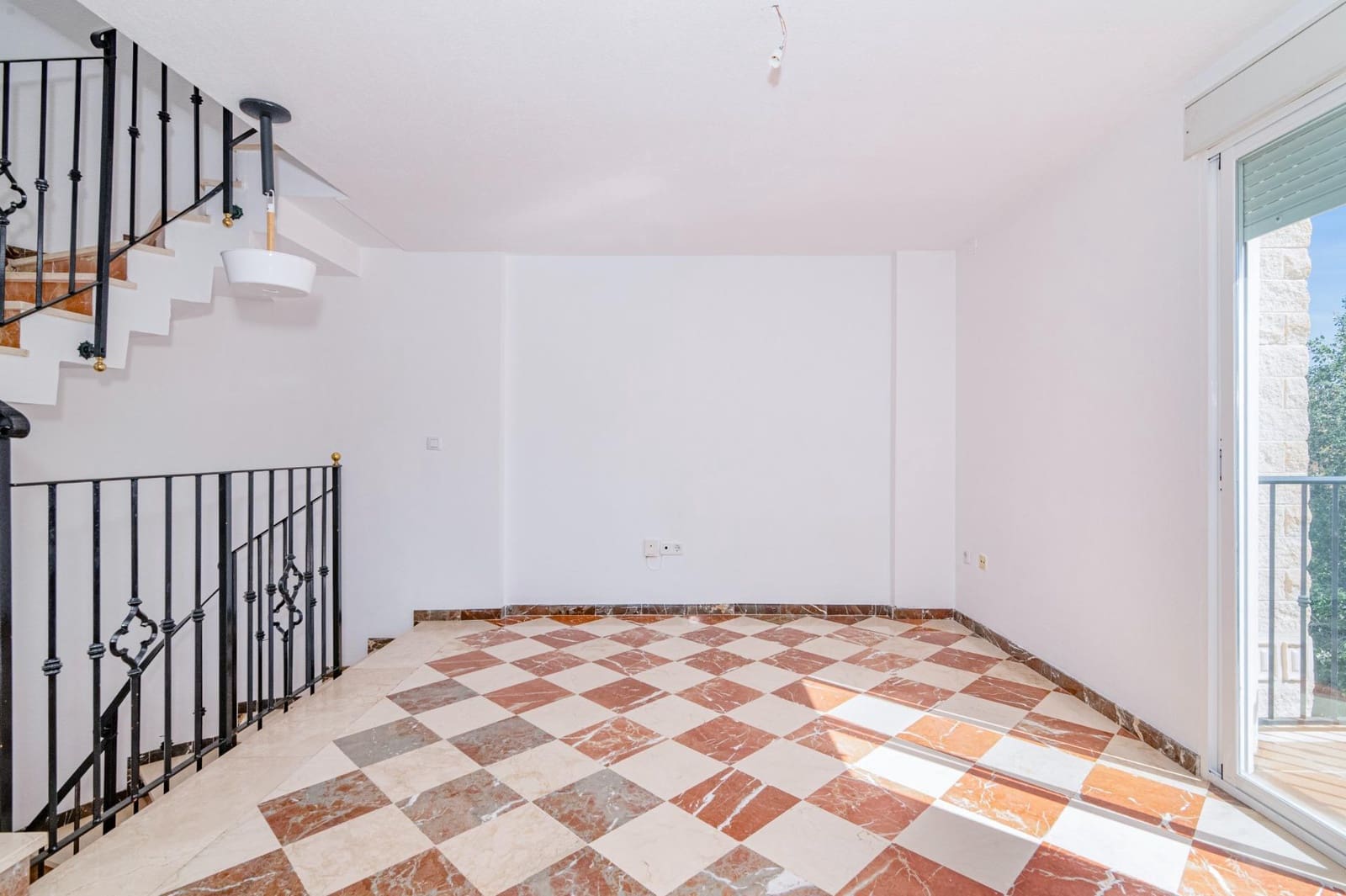 4 chambre Maison de Ville à vendre à Gojar avec garage - 259 500 € (Ref: 9892279)