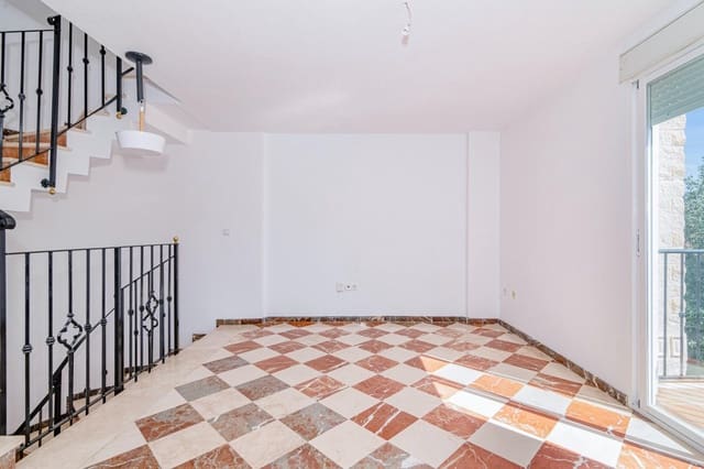 4 bedroom Townhouse for sale in Gójar with garage - € 259,500 (Ref: 9892279)