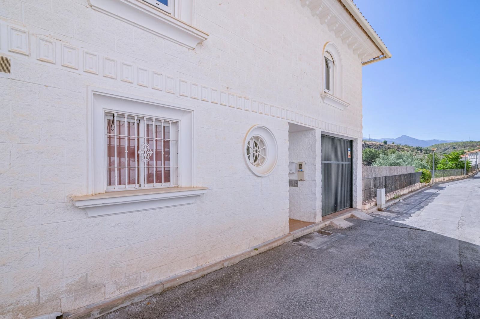 4 chambre Maison de Ville à vendre à Gojar avec garage - 259 500 € (Ref: 9892279)
