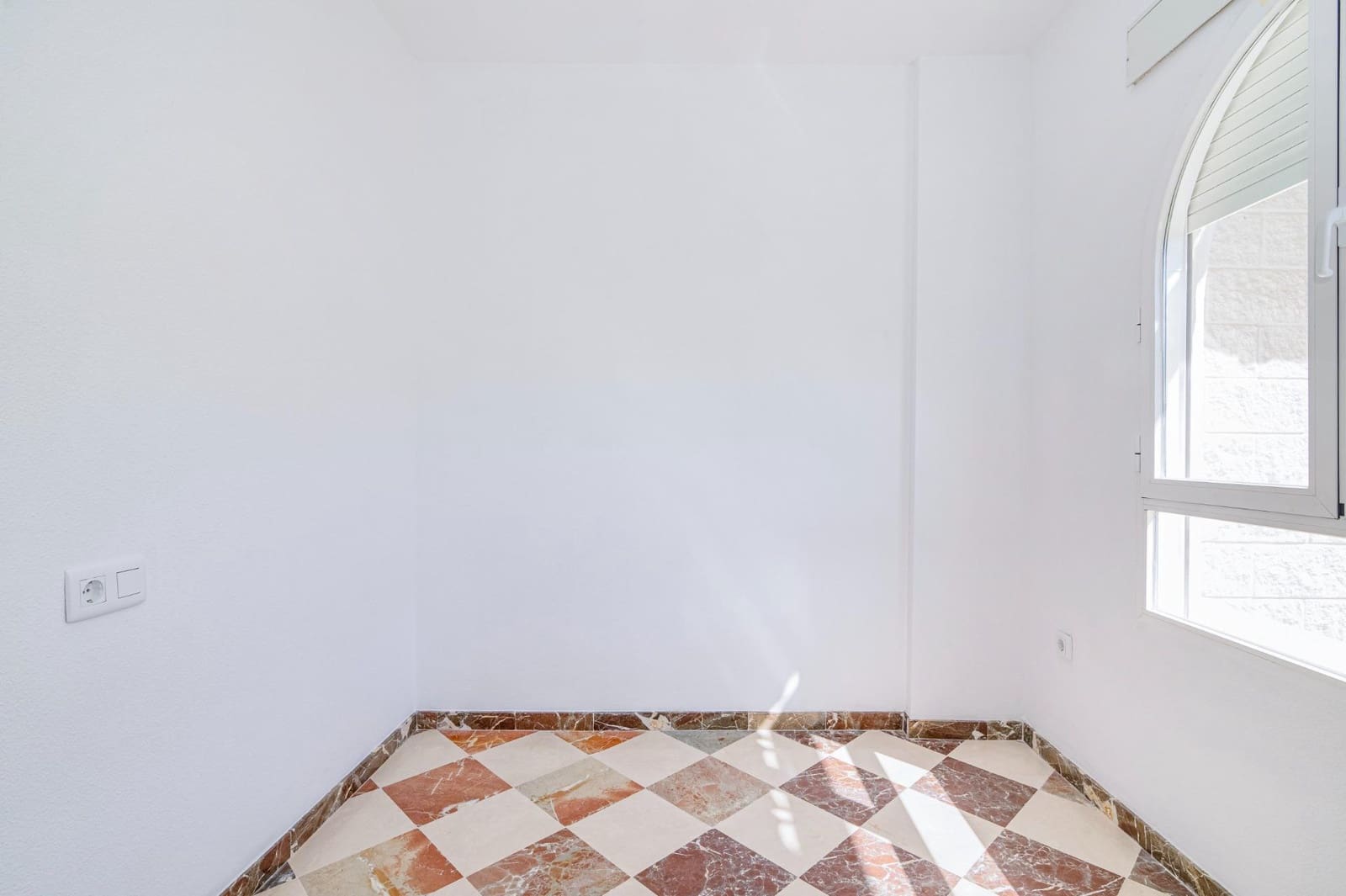 4 chambre Maison de Ville à vendre à Gojar avec garage - 259 500 € (Ref: 9892279)