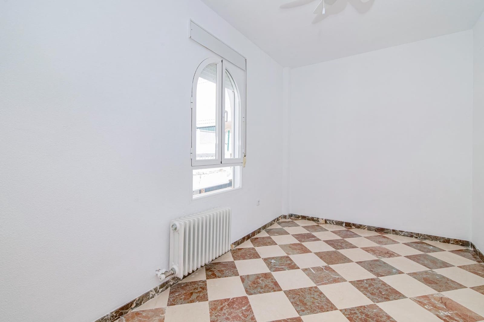 4 chambre Maison de Ville à vendre à Gojar avec garage - 259 500 € (Ref: 9892279)