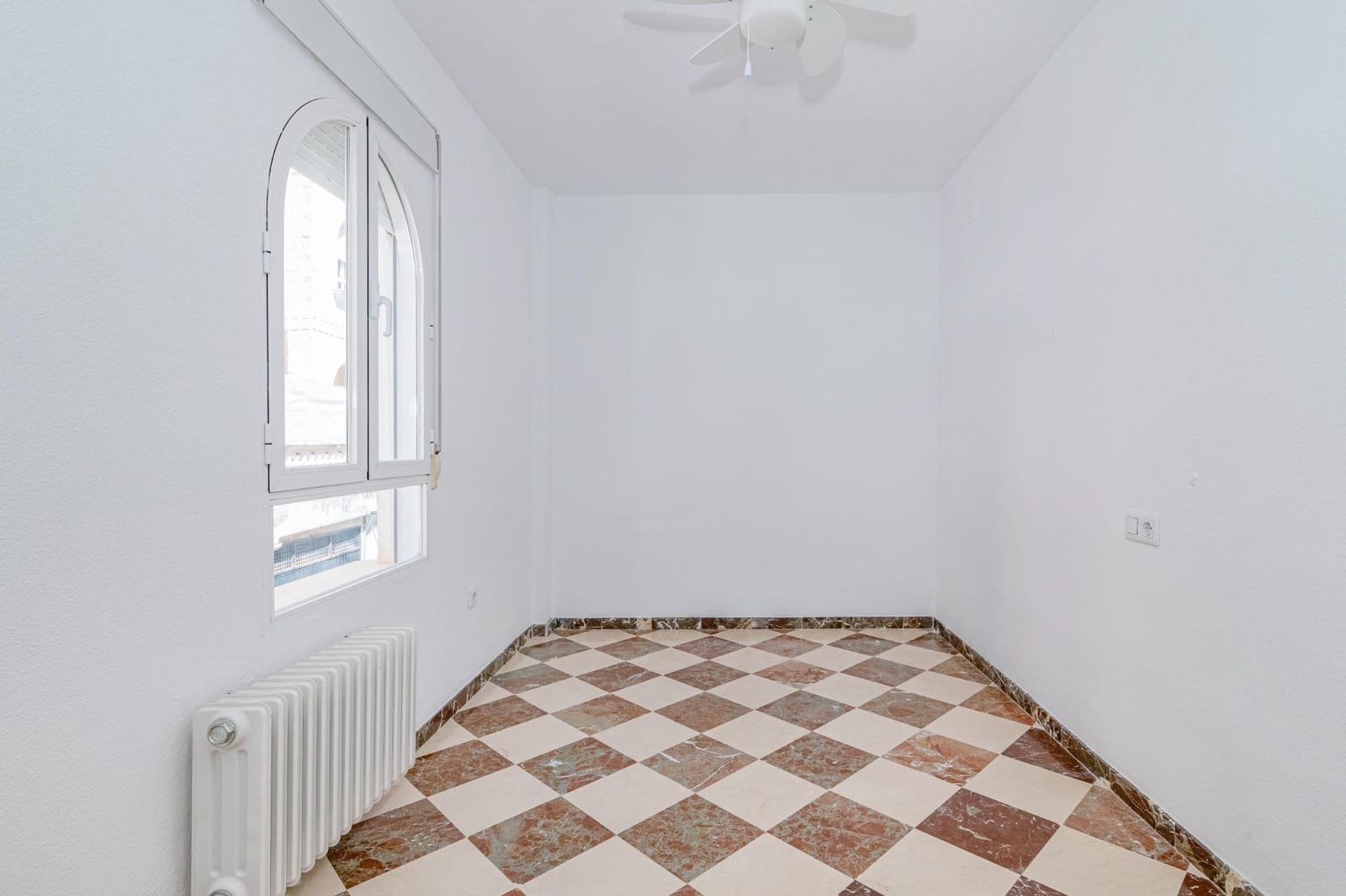 4 chambre Maison de Ville à vendre à Gojar avec garage - 259 500 € (Ref: 9892279)