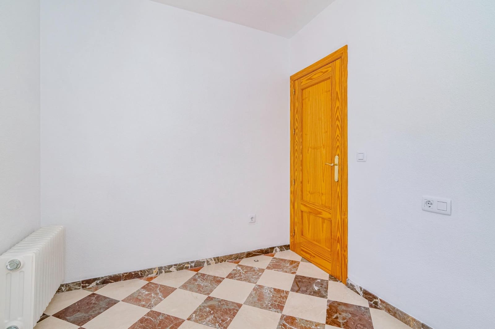 4 chambre Maison de Ville à vendre à Gojar avec garage - 259 500 € (Ref: 9892279)