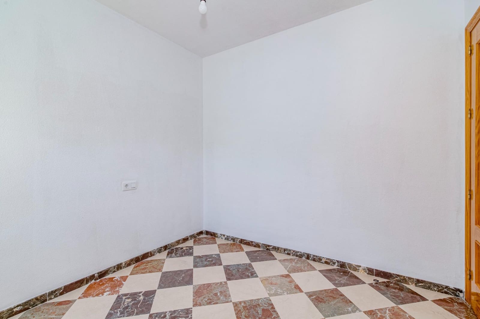 4 chambre Maison de Ville à vendre à Gojar avec garage - 259 500 € (Ref: 9892279)
