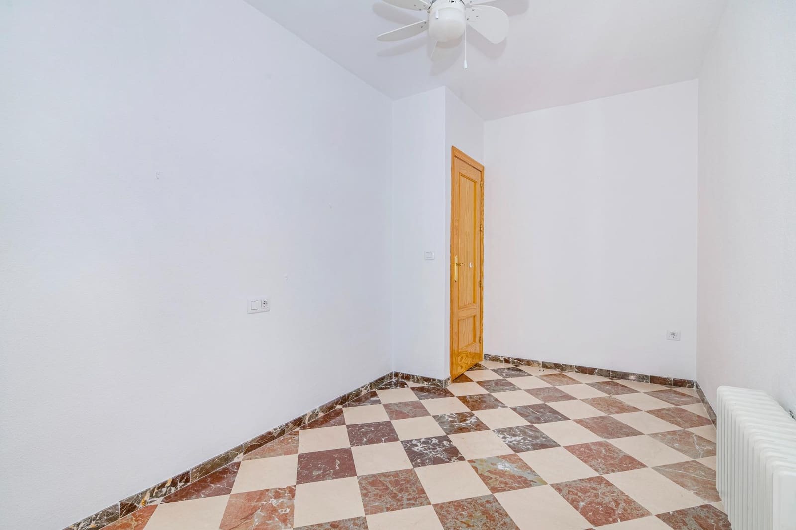4 chambre Maison de Ville à vendre à Gojar avec garage - 259 500 € (Ref: 9892279)