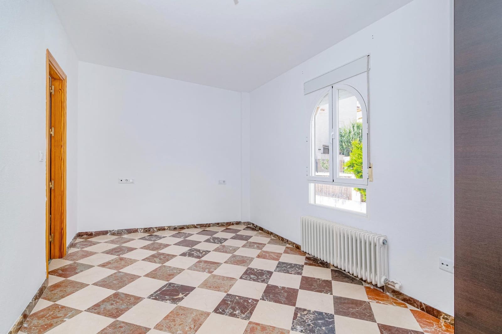 4 chambre Maison de Ville à vendre à Gojar avec garage - 259 500 € (Ref: 9892279)