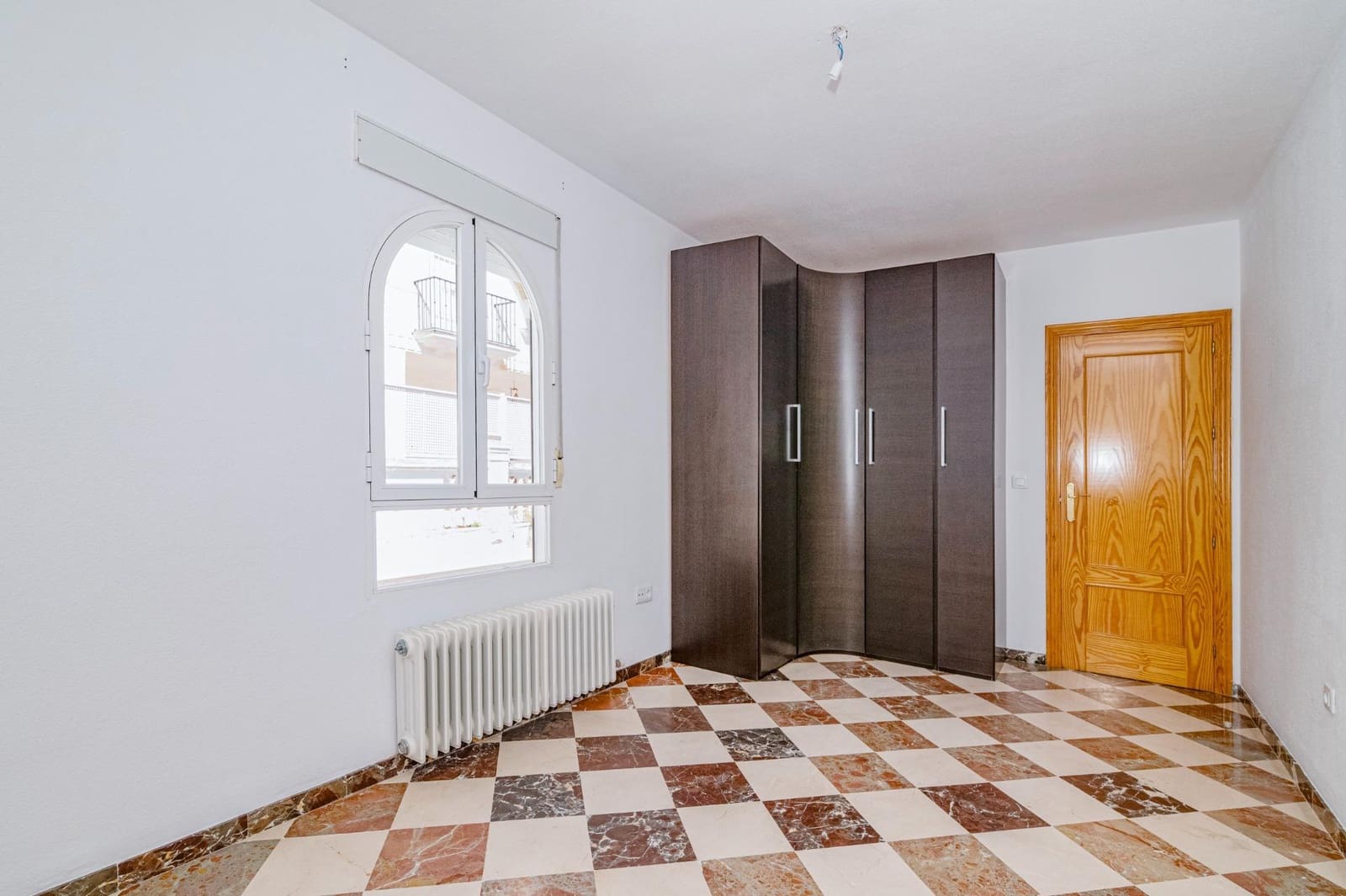 4 chambre Maison de Ville à vendre à Gojar avec garage - 259 500 € (Ref: 9892279)