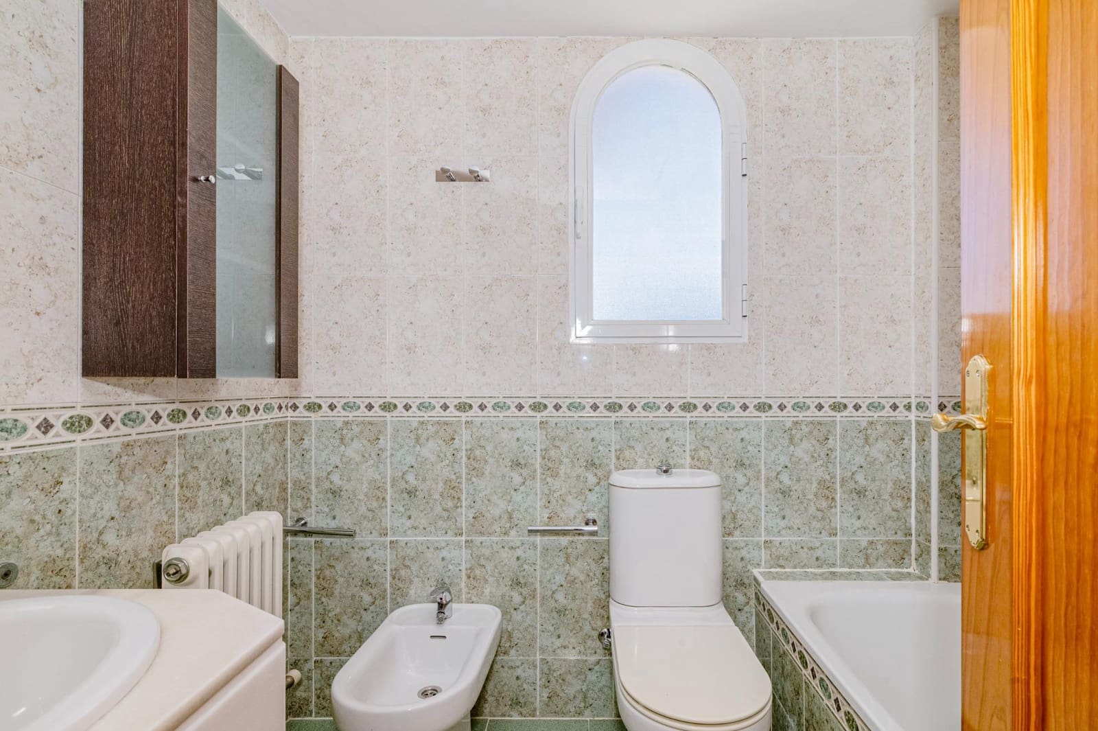 4 chambre Maison de Ville à vendre à Gojar avec garage - 259 500 € (Ref: 9892279)