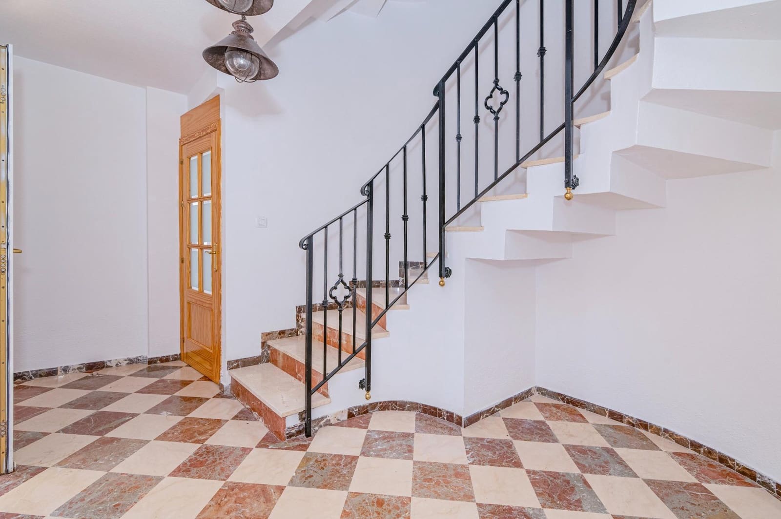 4 chambre Maison de Ville à vendre à Gojar avec garage - 259 500 € (Ref: 9892279)