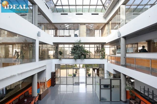 Kommersiell till salu i Armilla med garage - 1 800 000 € (Ref: 9433654)