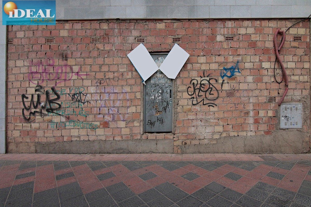 Kaupallinen myytävänä paikassa Armilla - 80 000 € (Ref: 9433655)