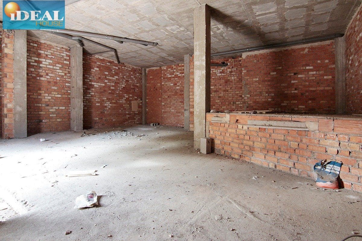 Kaupallinen myytävänä paikassa Armilla - 80 000 € (Ref: 9433655)