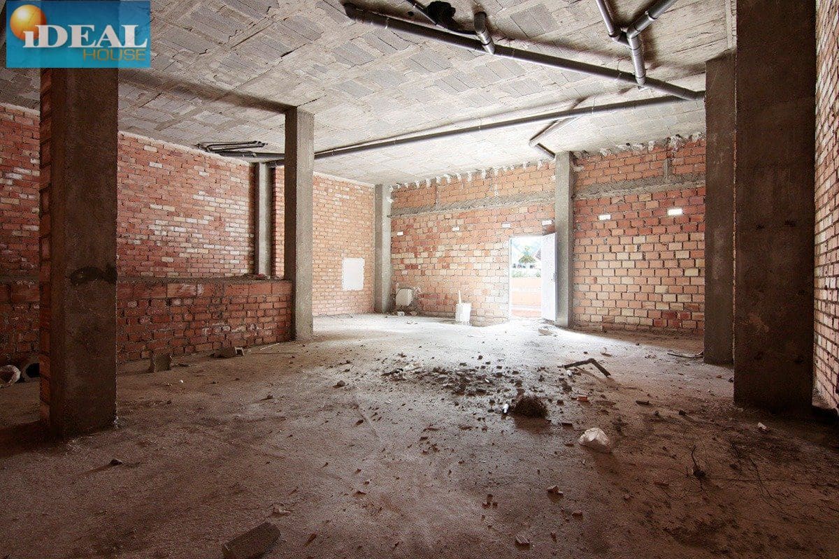 Kaupallinen myytävänä paikassa Armilla - 80 000 € (Ref: 9433655)