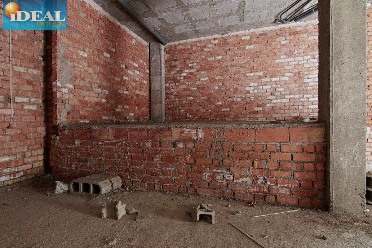 Kaupallinen myytävänä paikassa Armilla - 80 000 € (Ref: 9433655)