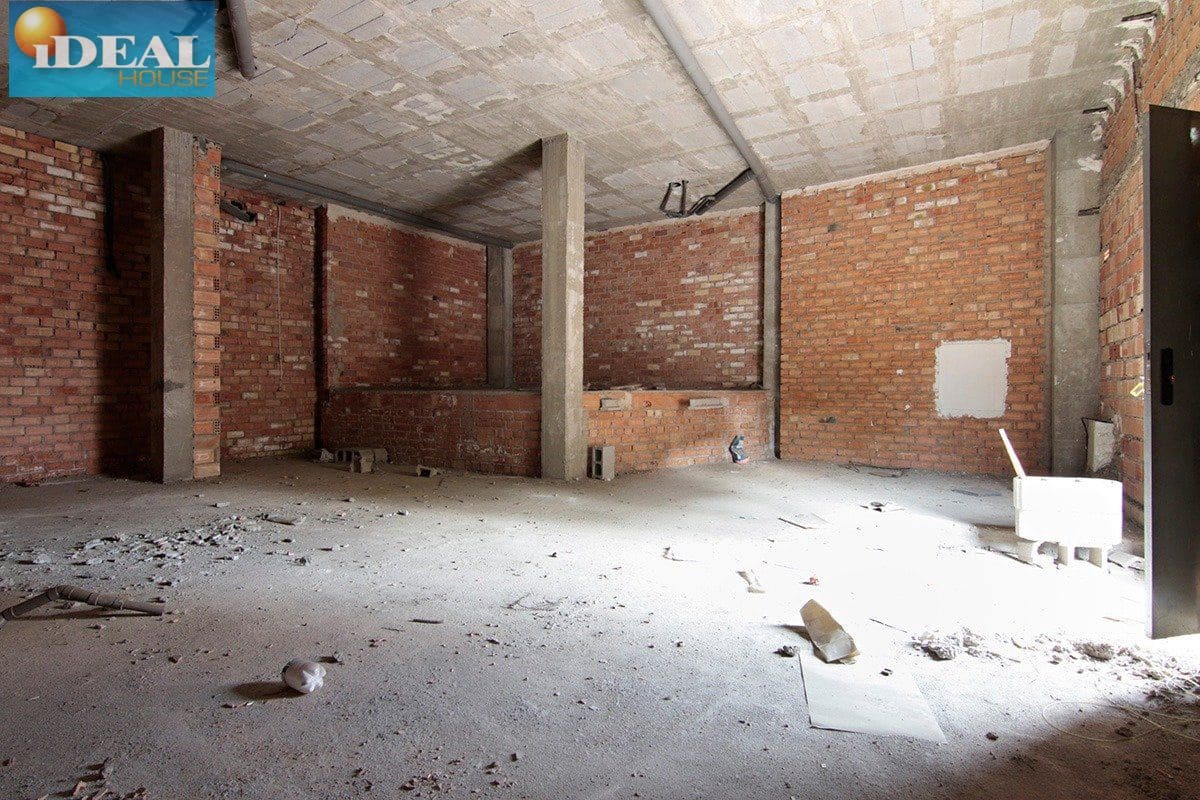 Kaupallinen myytävänä paikassa Armilla - 80 000 € (Ref: 9433655)