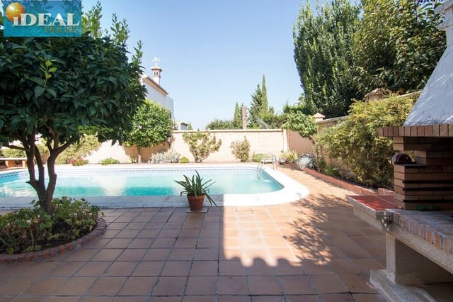 Chalet de 4 habitaciones en Monachil en venta con piscina garaje - 415.000 € (Ref: 9433656)