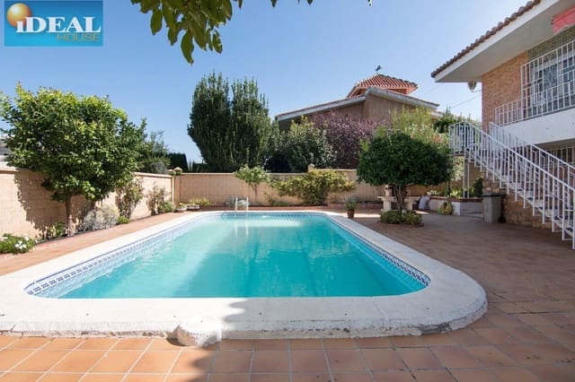 Chalet de 4 habitaciones en Monachil en venta con piscina garaje - 415.000 € (Ref: 9433656)