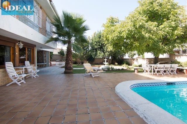 Chalet de 4 habitaciones en Monachil en venta con piscina garaje - 415.000 € (Ref: 9433656)