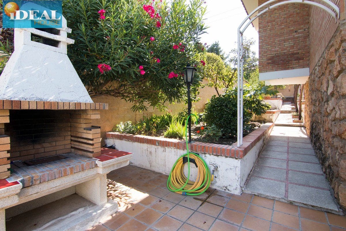 4 bedroom Villa for sale in Monachil with pool garage - € 415,000 (Ref: 9433656)
