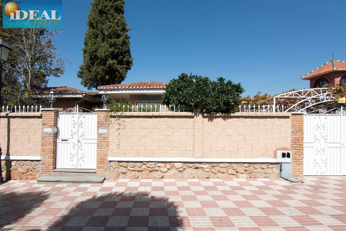 4 bedroom Villa for sale in Monachil with pool garage - € 415,000 (Ref: 9433656)