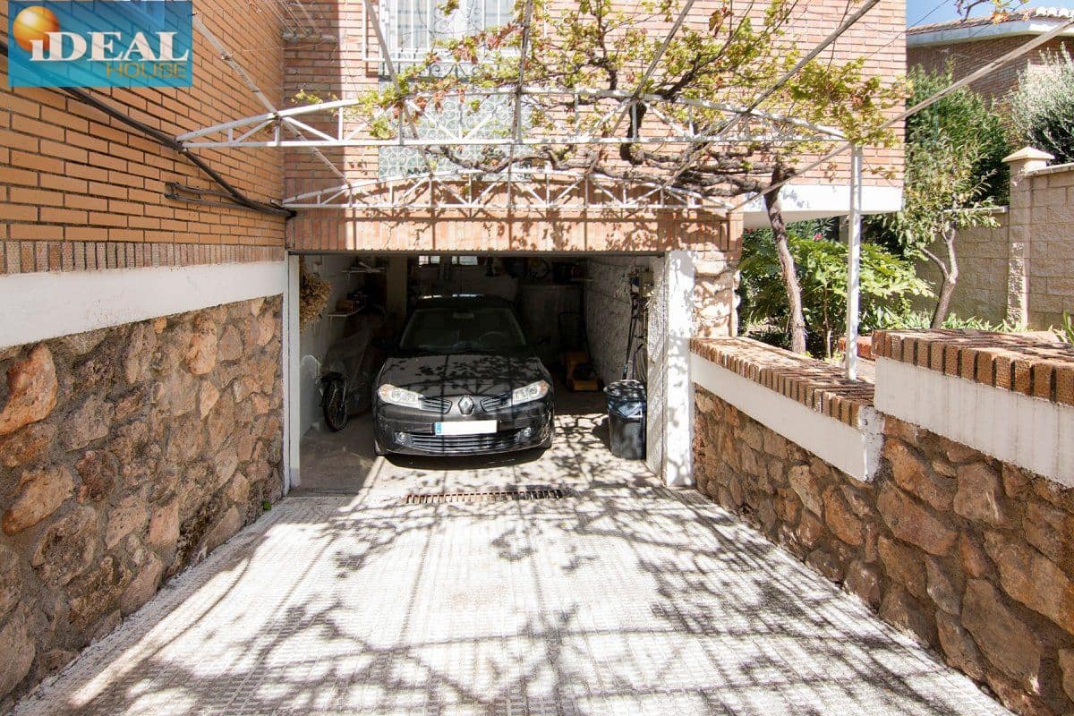 4 bedroom Villa for sale in Monachil with pool garage - € 415,000 (Ref: 9433656)